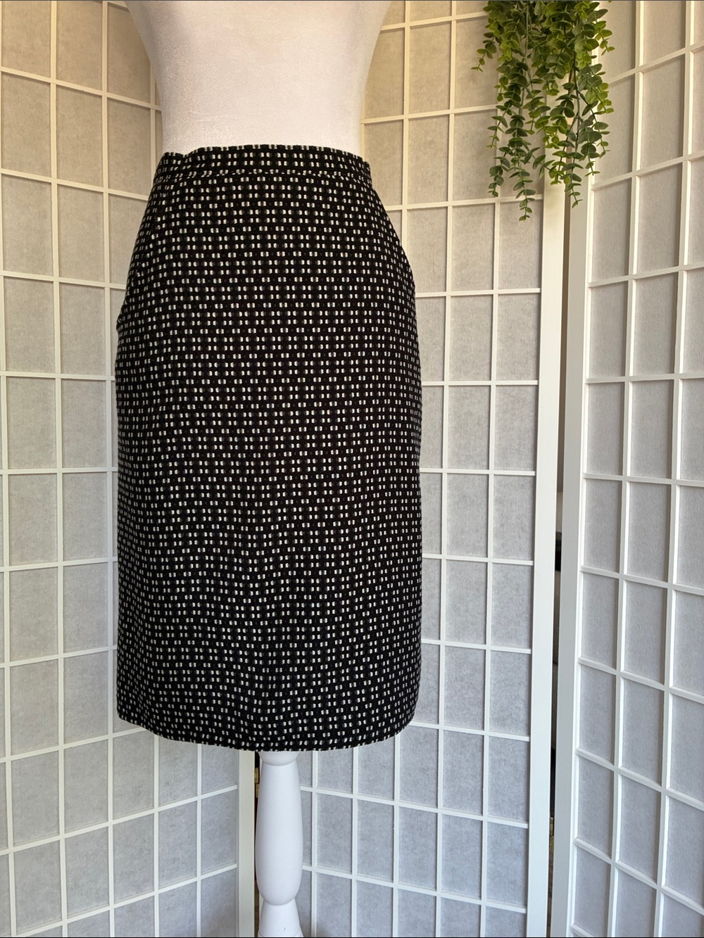 Anne Klein Black and White Geo-Print Pencil Skirt w/ Two Front Pockets, Size 14